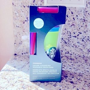 NWT Starbucks Color Changing 24 oz Reusable Cold Cups with Lid and Straws